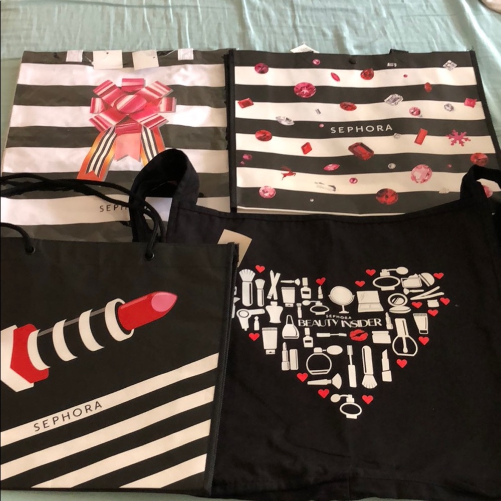 Pack of 4 Sephora totes.